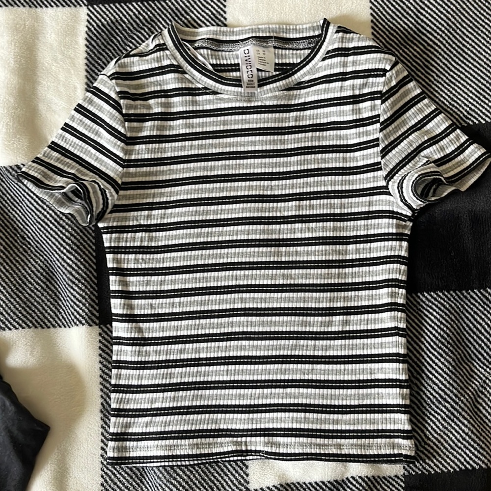 Divided H&M cropped T-shirt size XS